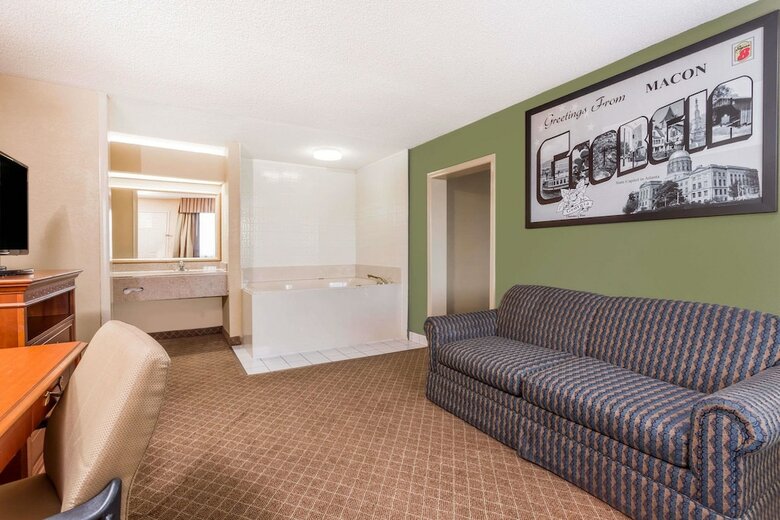 Hotel Super 8 By Wyndham Macon West