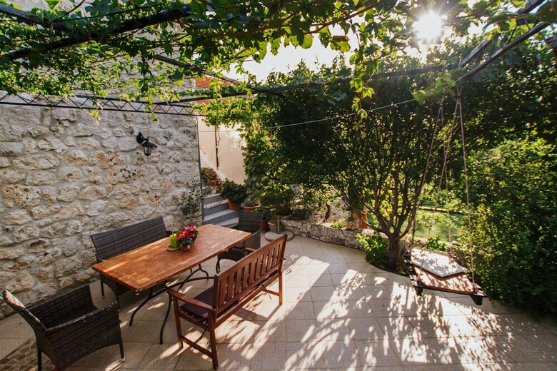 House Jakov