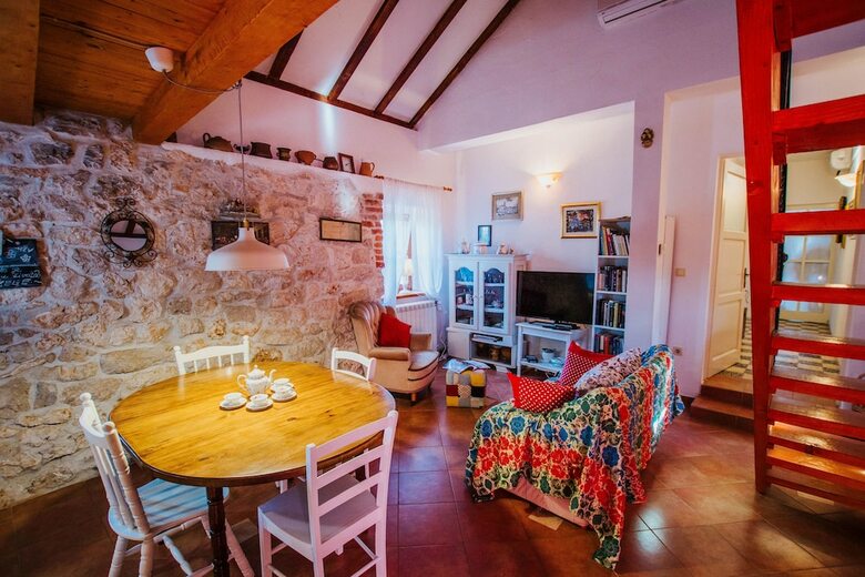House Jakov