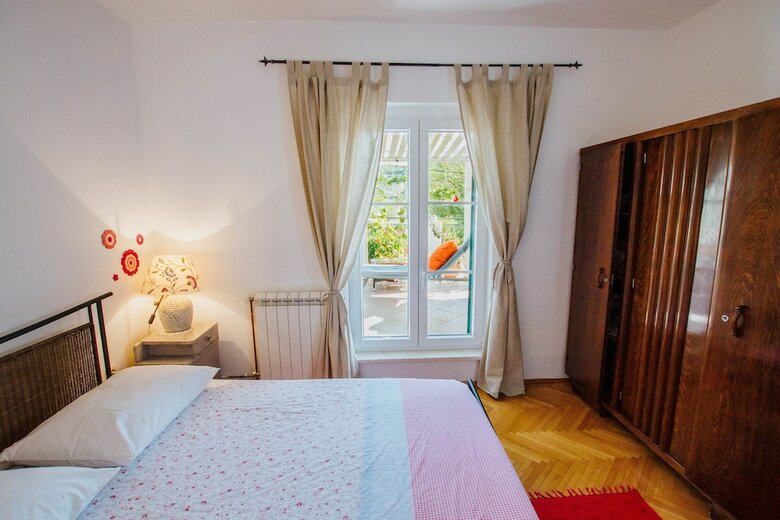 House Jakov