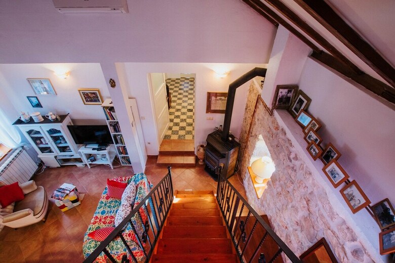 House Jakov