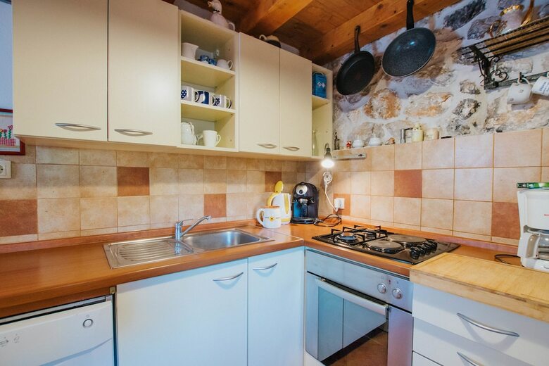 House Jakov