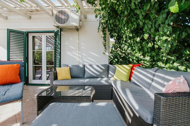 House Jakov