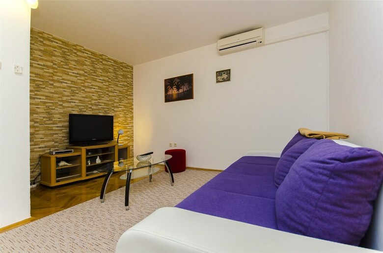 Apartments Karlo