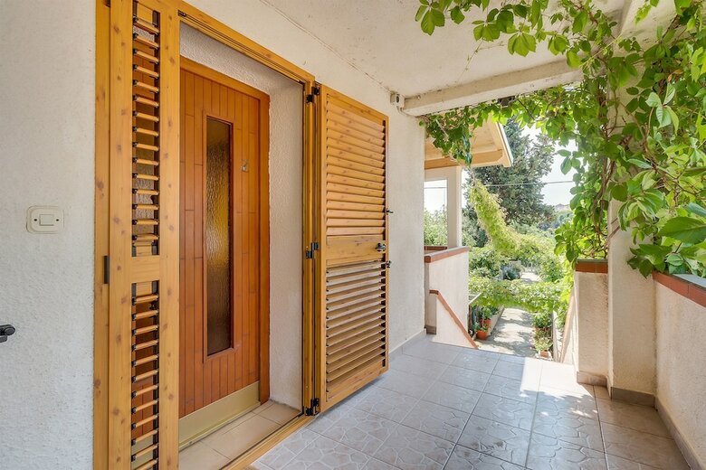 Apartments And Room Rukoni?