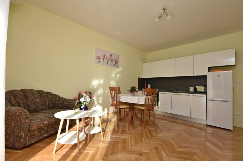 Apartments And Room Alen