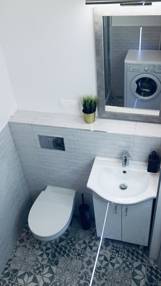 Golda Apartments