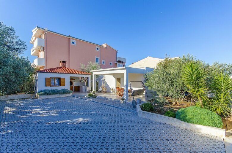 Apartamentos House Nono