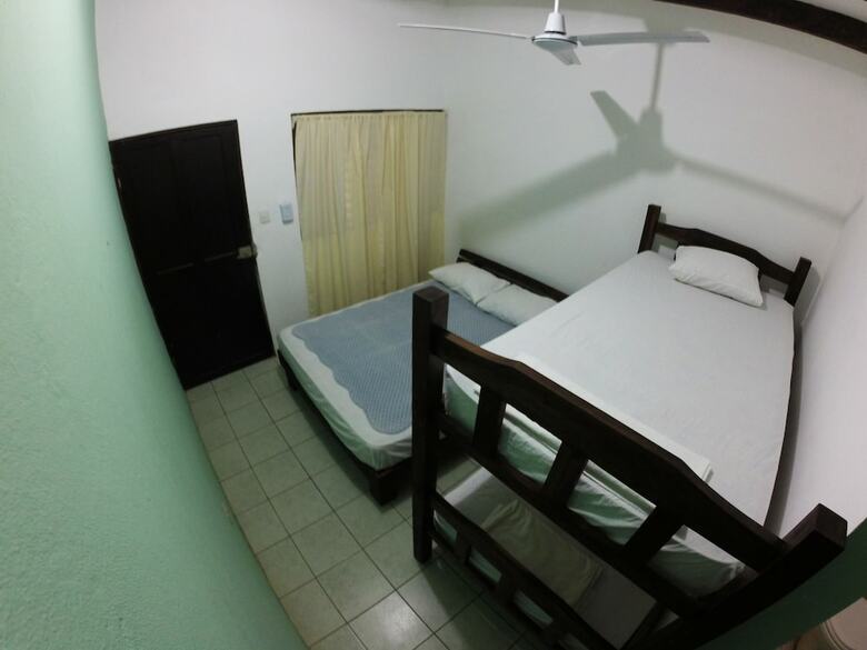 Hotel Tsunami Hostel