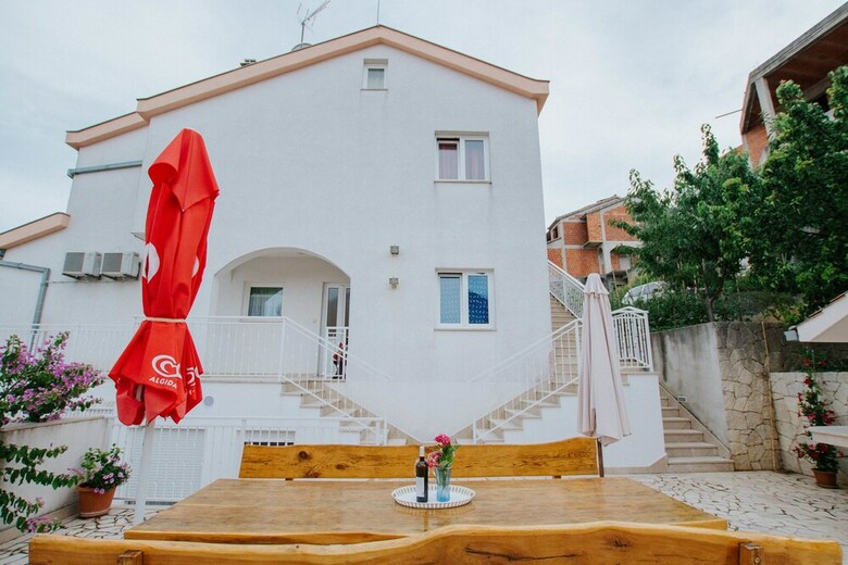 Apartments Vrlika