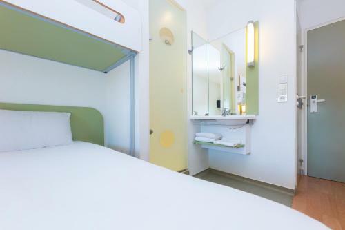 Hotel Ibis Budget Caen Porte De Bretagne