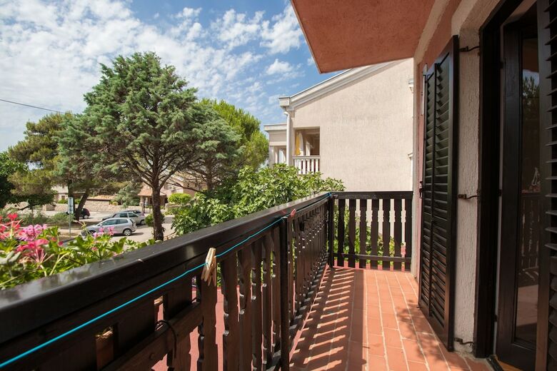 Apartment And Room Marica