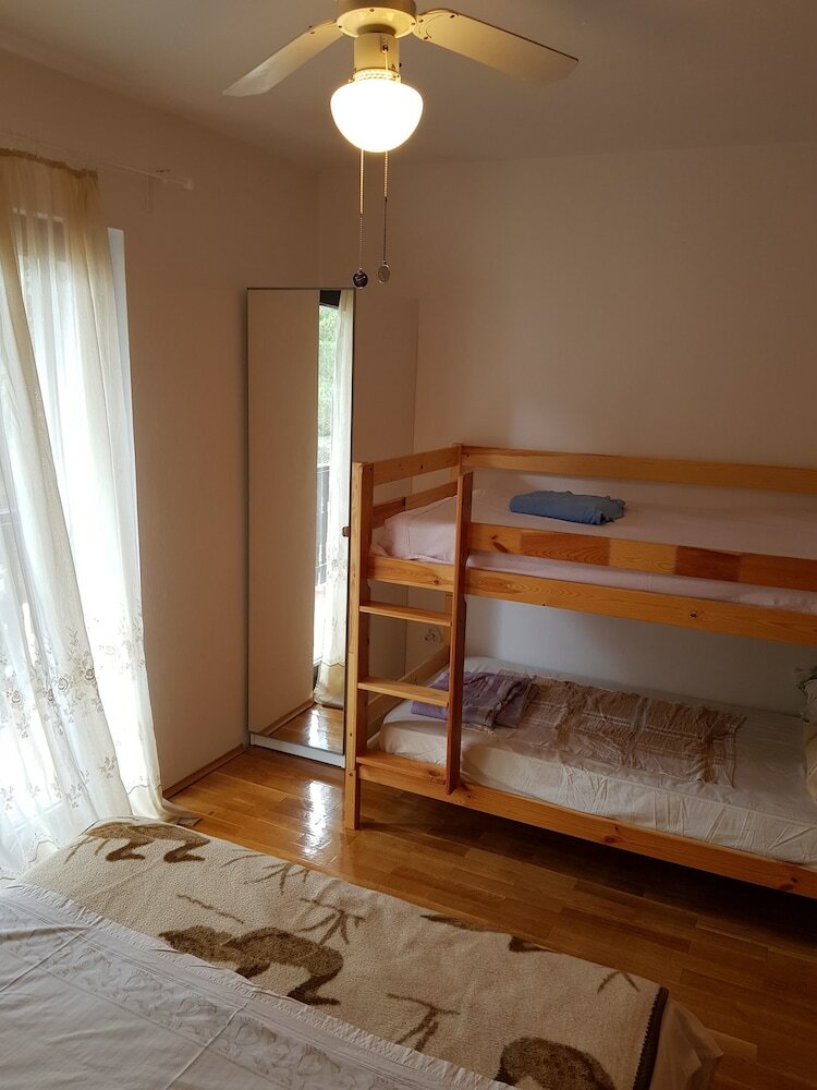Apartment And Room Marica
