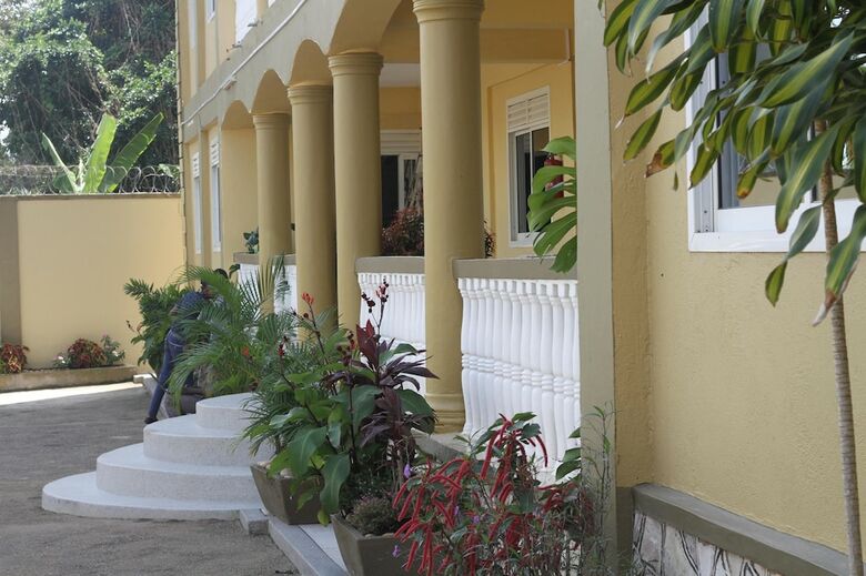Hotel Karibu Bb Suites