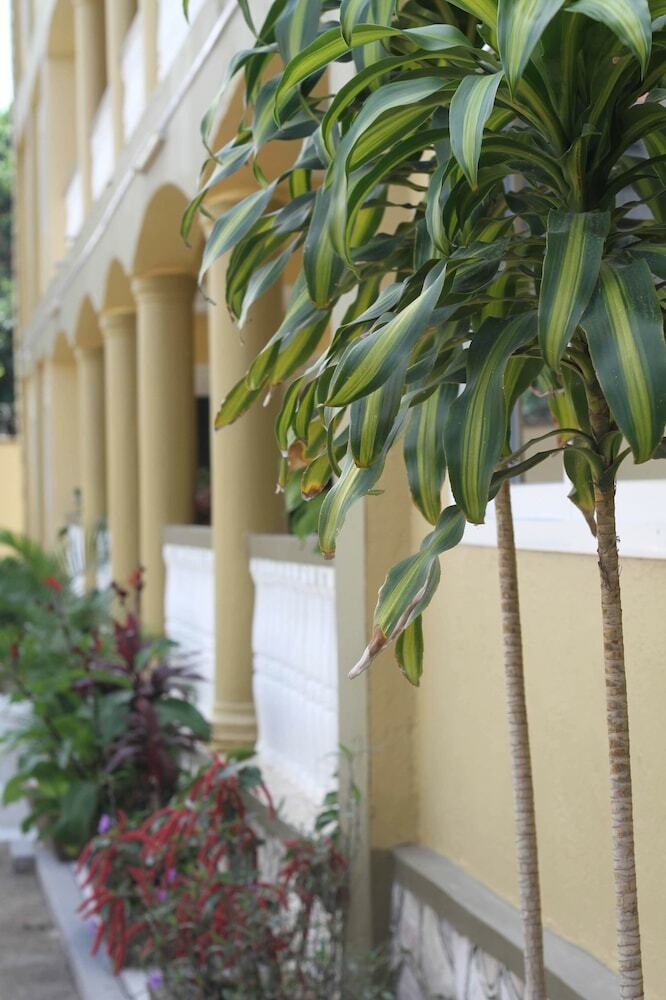 Hotel Karibu Bb Suites