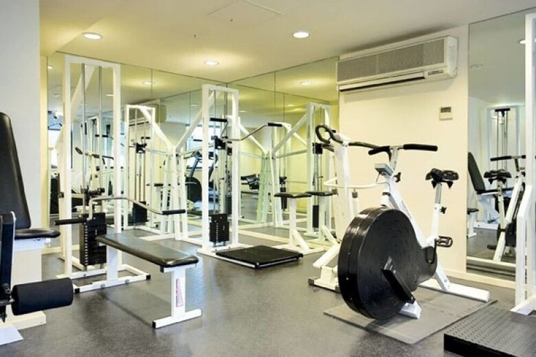 Apartamento The Summit � Chic High Rise Condo With Skyline View Balcony