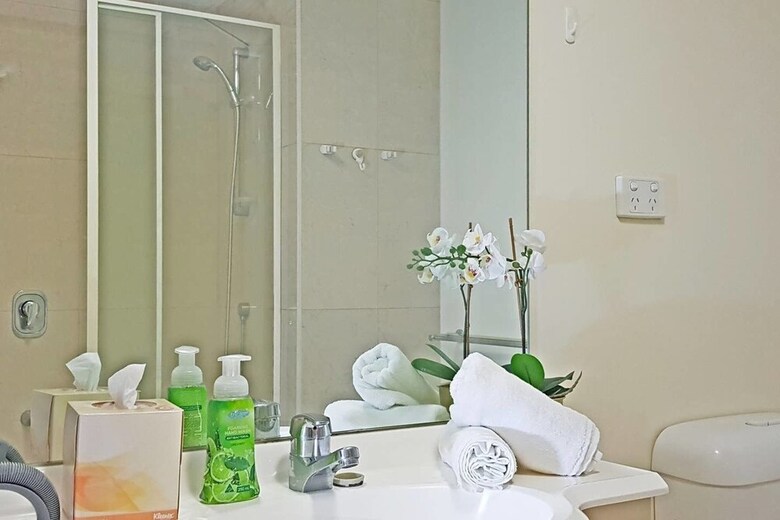 Apartamento The Summit � Chic High Rise Condo With Skyline View Balcony