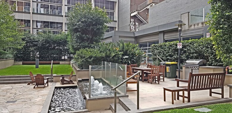 2102 � Expansive Apartment In Vibrant Central Business District