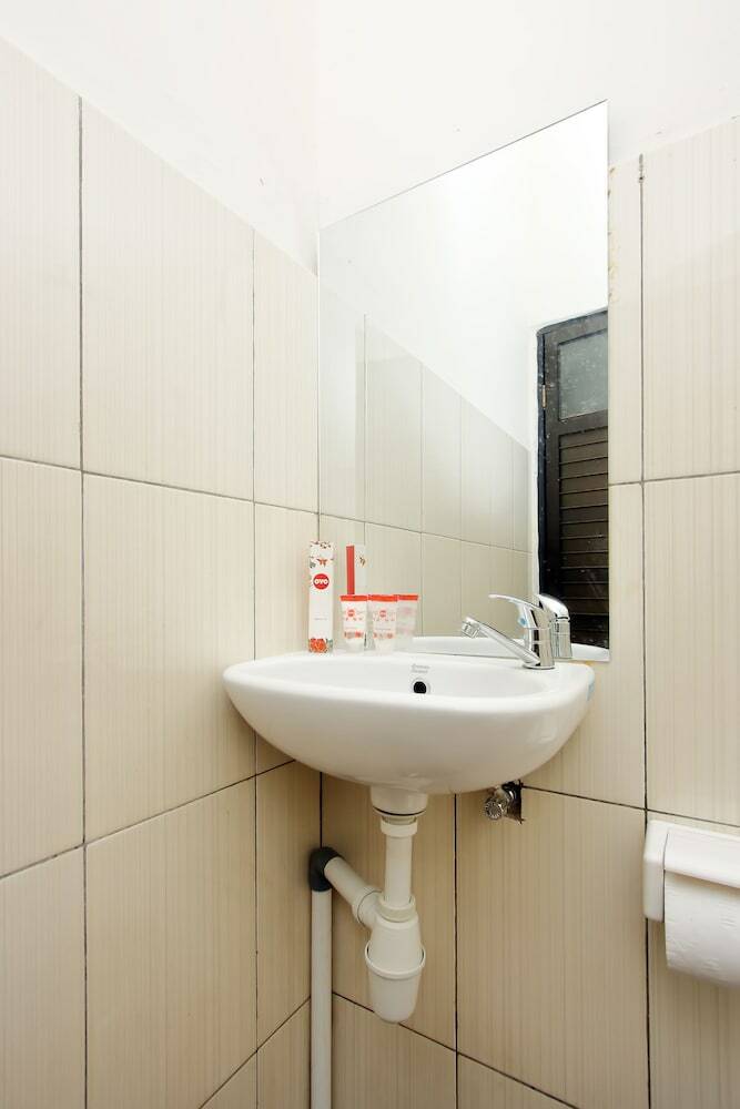 Hostal Oyo 933 Wisma Malawen
