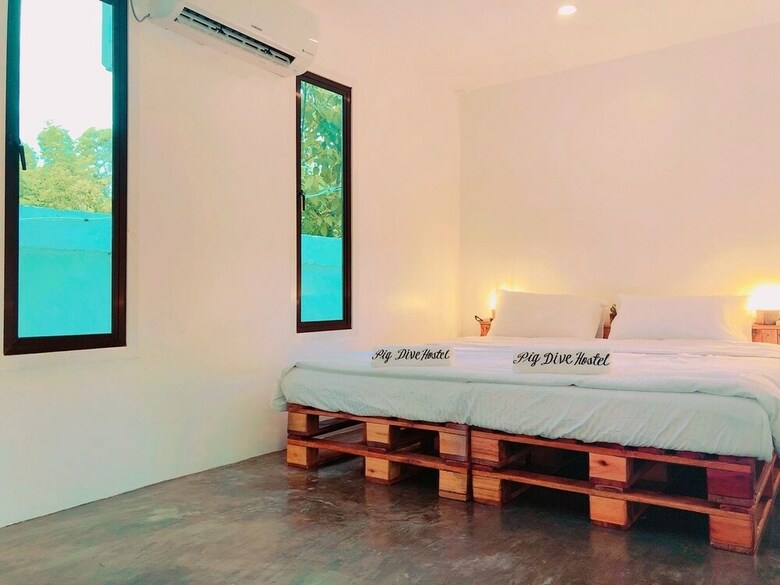 Hostal Pig Dive Hostel