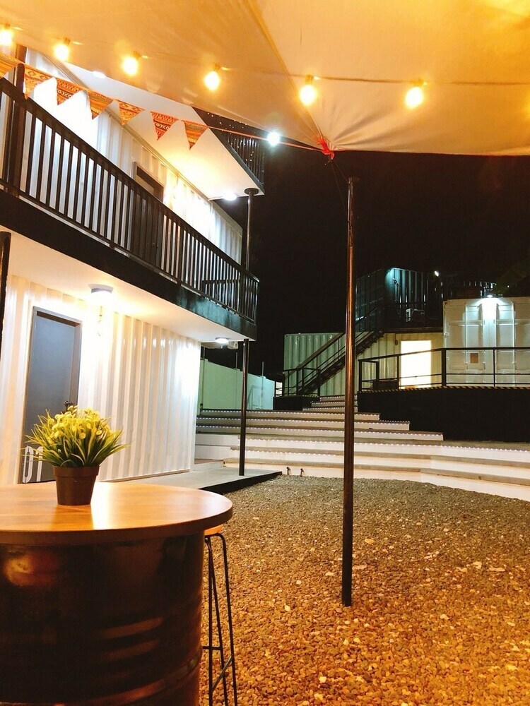 Hostal Pig Dive Hostel