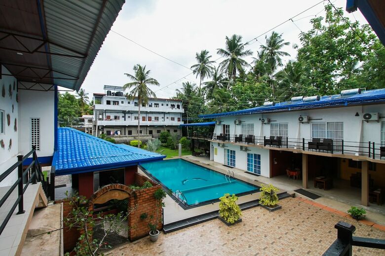 Oyo 242 Dhanamuthu Hotel And Banquets