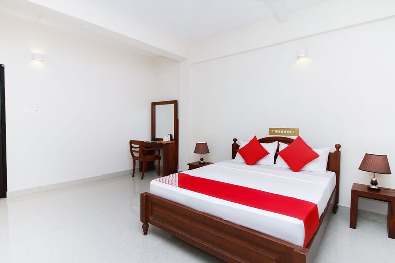 Oyo 233 The Lion Pub & Hotel