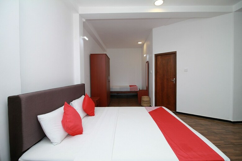 Oyo 246 Roy Villa Beach Hotel