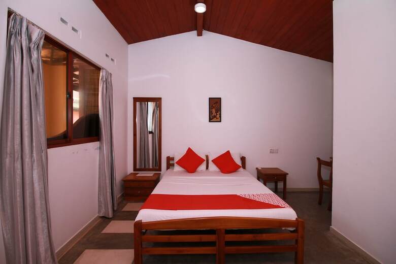 Oyo 246 Roy Villa Beach Hotel