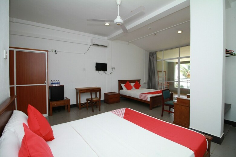 Oyo 246 Roy Villa Beach Hotel
