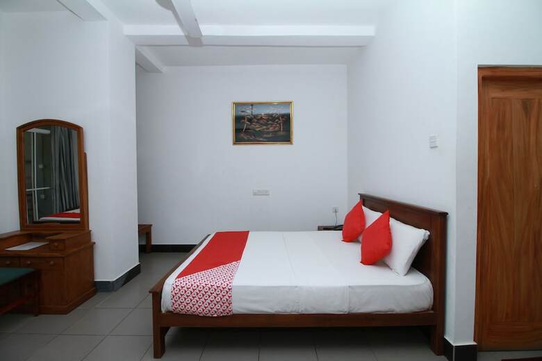 Oyo 246 Roy Villa Beach Hotel