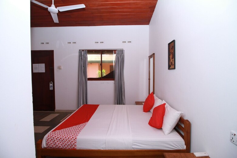 Oyo 246 Roy Villa Beach Hotel