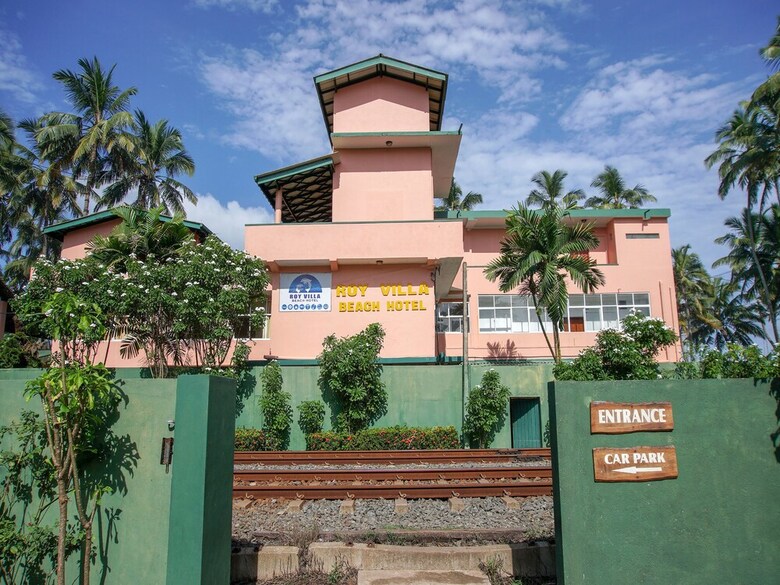 Oyo 246 Roy Villa Beach Hotel