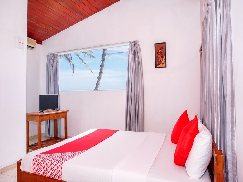 Oyo 246 Roy Villa Beach Hotel