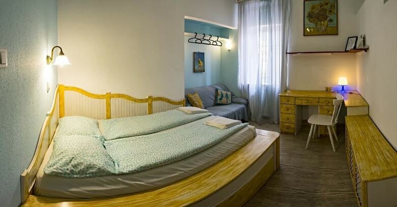 Santico Art Hotel And Hostel