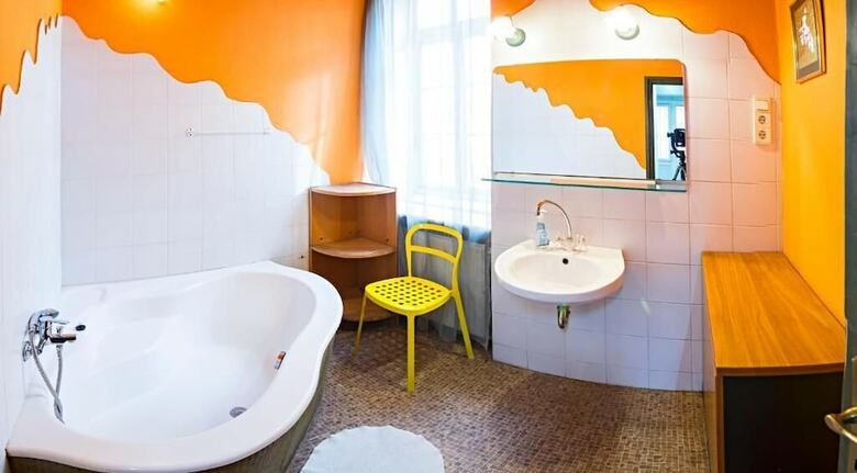 Santico Art Hotel And Hostel