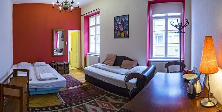 Santico Art Hotel And Hostel