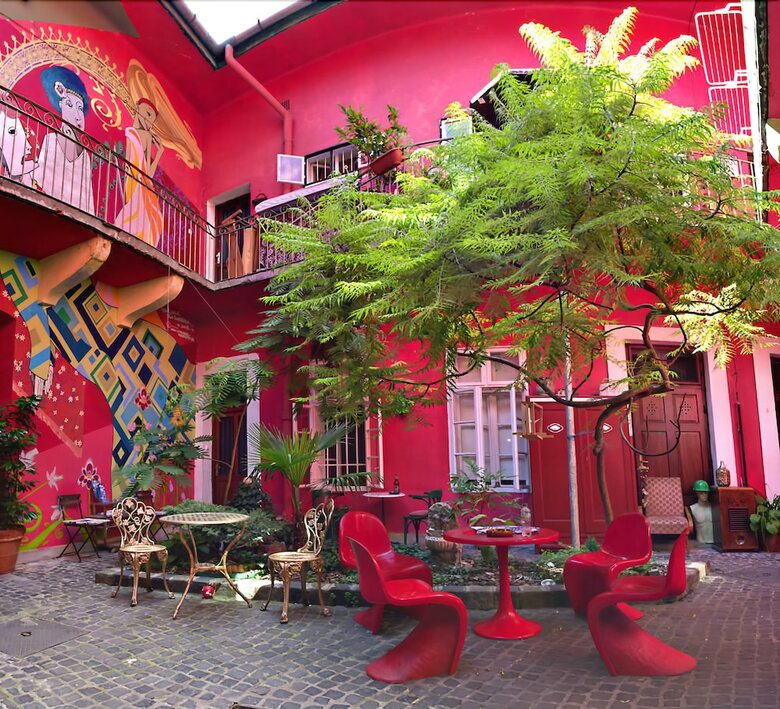 Santico Art Hotel And Hostel