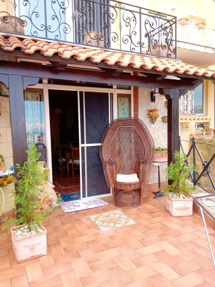 Apartamento Studio In Crotone, With Terrace And Wifi - 500 M From The Beach