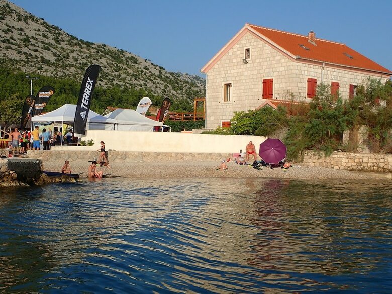 Apartments Nada-on Quiet Location In Center Of Starigrad