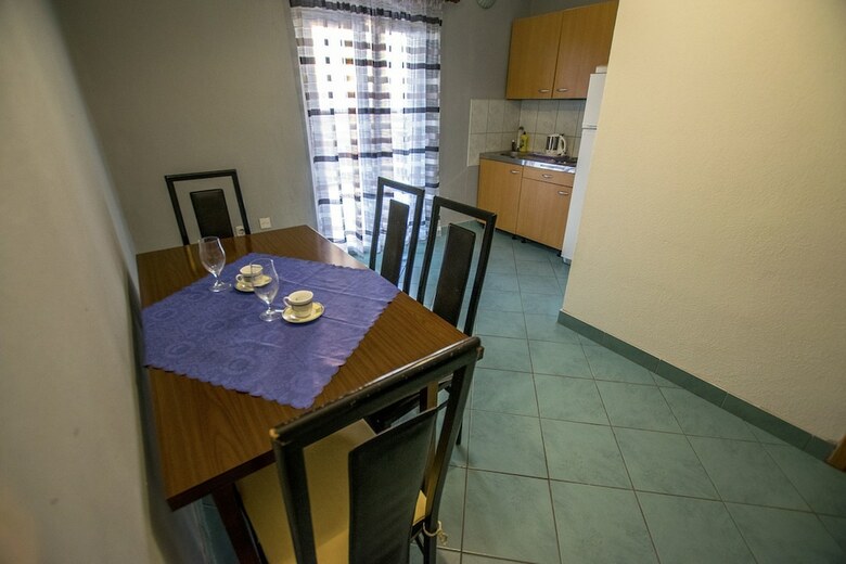Apartments Nada-on Quiet Location In Center Of Starigrad