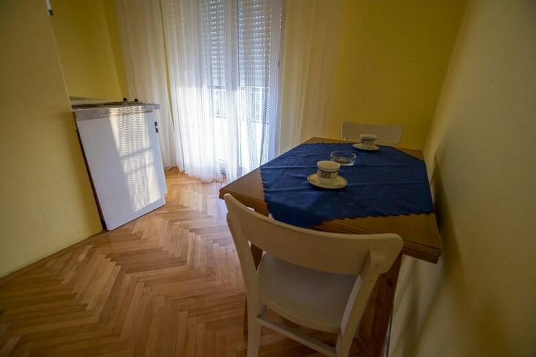 Apartments Nada-on Quiet Location In Center Of Starigrad