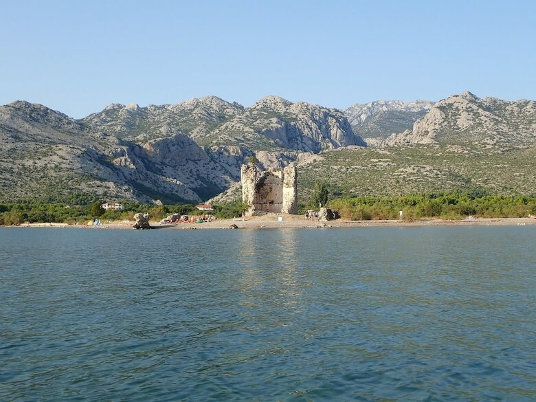 Apartments Nada-on Quiet Location In Center Of Starigrad