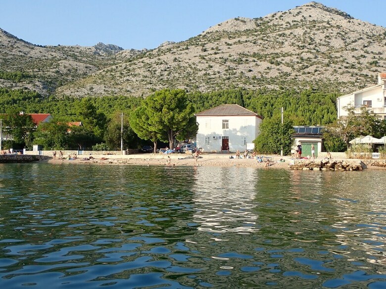 Apartments Nada-on Quiet Location In Center Of Starigrad