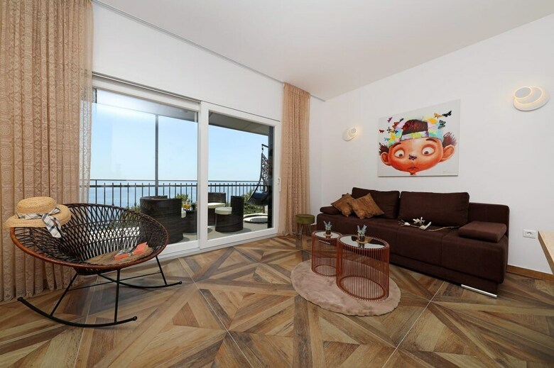 Redstone Luxury Apartments