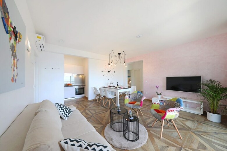 Redstone Luxury Apartments