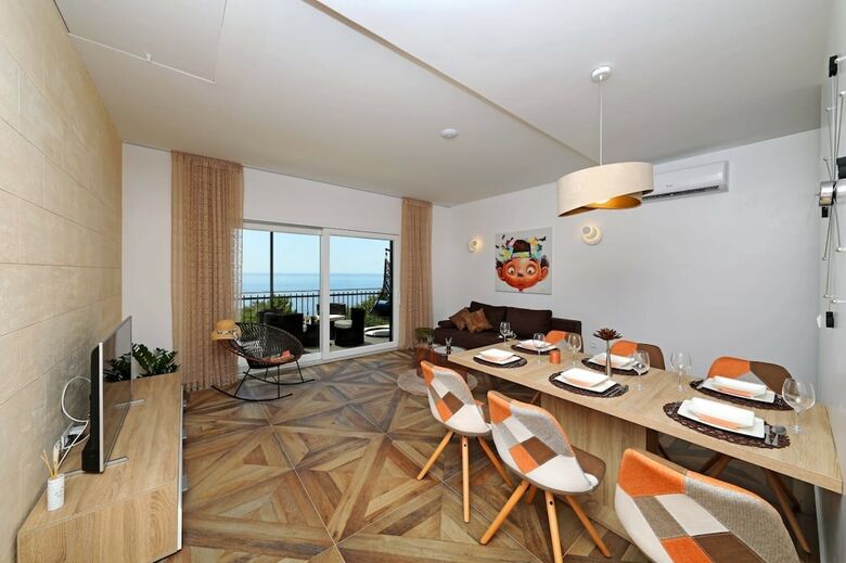 Redstone Luxury Apartments