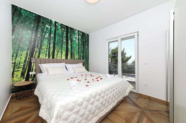 Redstone Luxury Apartments