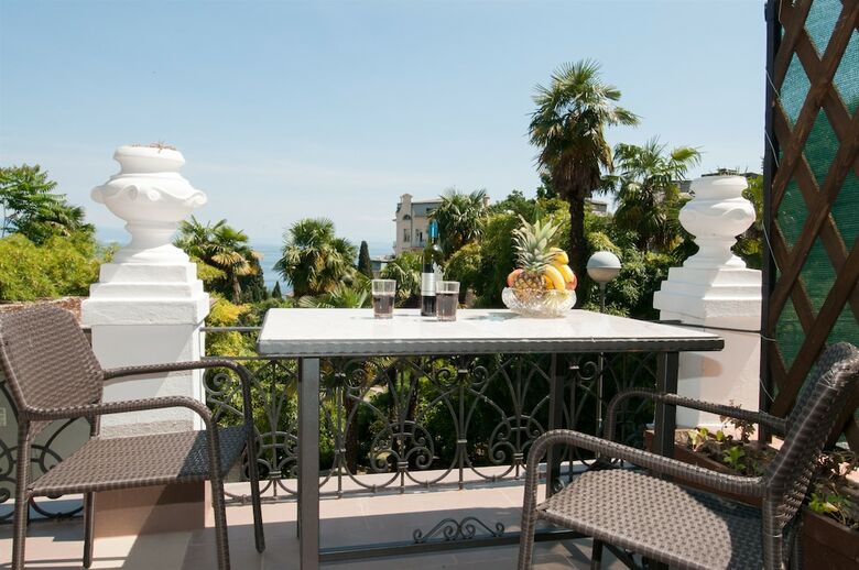 Apartments Tomic A8