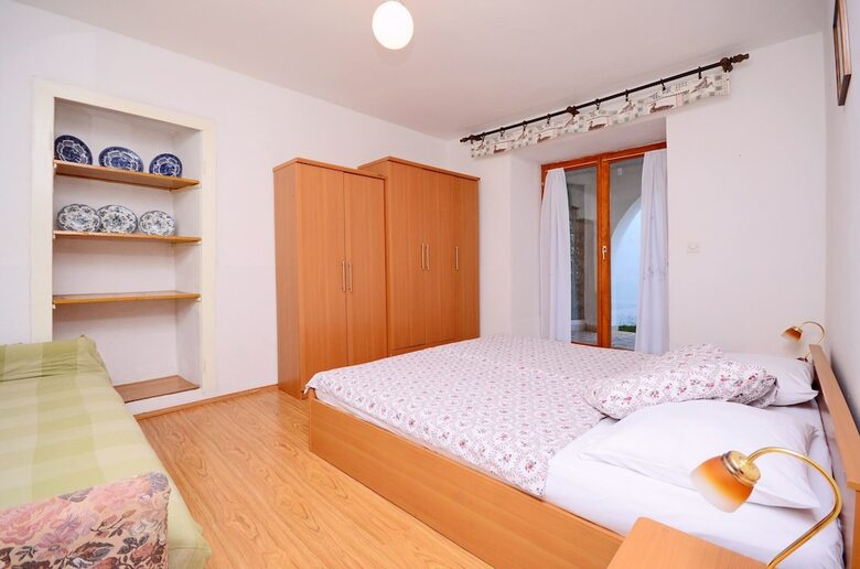 Apartments Mladen